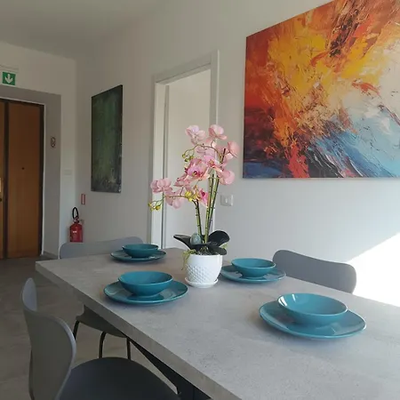 Bianca - Metro A - Furio Camillo Apartment